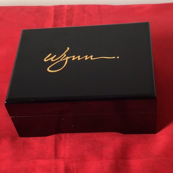 Wynn Hotel & Casino Las Vegas Souvenir Box Set Sealed Playing Cards New - Picture 2 of 4